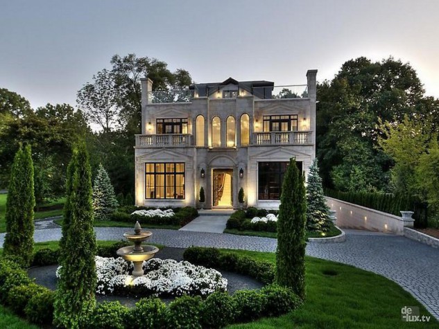 Casas de ensueño: una mansión de estilo europeo para relajarse frente