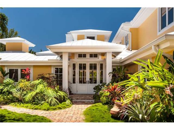 La protagonista de 'Grease' pone a la venta su casa de florida por 6,2