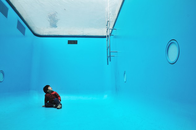 La piscina realizada por el artista argentino Leandro Erlich