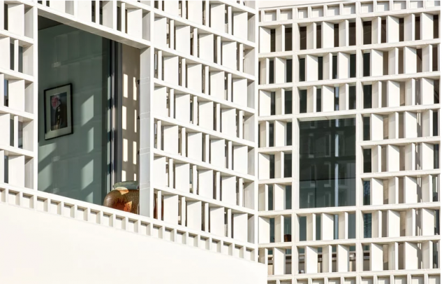 Una preciosa casa de Barcelona totalmente revestida de celosía