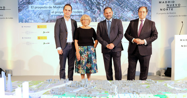 JM Calvo (concejal Urbanismo), la alcaldesa Manuela Carmena, el ministro de Fomento José Luis Ábalos y el presidente de DCN