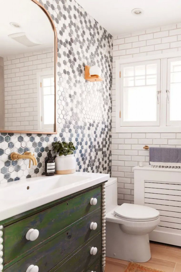 7 formas originales de decorar las paredes del baño — idealista/news