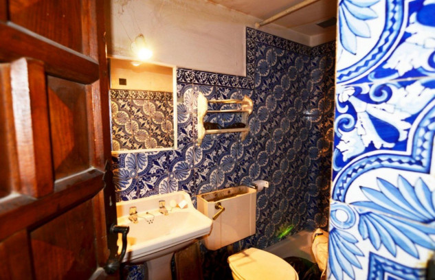 Alicatado con azulejos