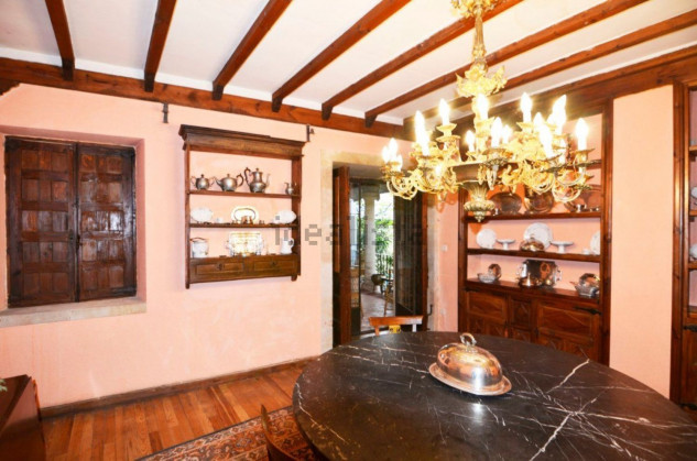 Destacan los muebles de madera maciza