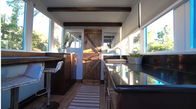 Casas de lujo en contenedores de transporte desde 35.000 euros en 10 semanas 10 Comedor y cocina / Alternative Living Spaces