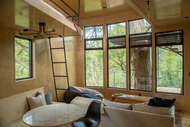 Hotel Hotel / Interior de la casa del árbol / Smiling Forest/ArtisTree