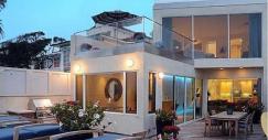 Jim-Carrey-front-deck_1