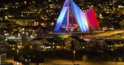Noruega rinde homenaje a Francia