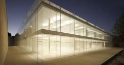 Arquitectura exhibicionista: 10 edificios con fachadas de cristal que parecen transparentes