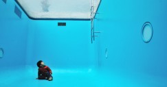 La piscina realizada por el artista argentino Leandro Erlich
