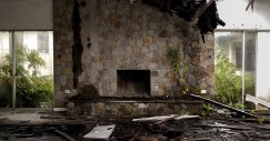 El edificio abandonado en el Caribe