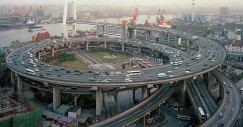 La ‘rotonda mágica’ y otras locuras del urbanismo sobre ruedas 