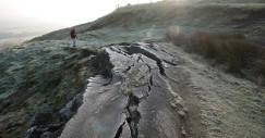 La salvaje belleza de las carreteras fantasma
