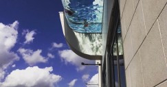 Un paseo por el vacío: 10 suelos de cristal en las alturas que dan mucho miedo