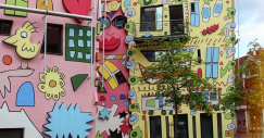 Rosa ‘millennial’ y arcoiris: a qué se debe la pasión de Instagram por los edificios cursis