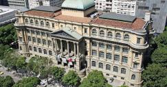 Está al lado del Teatro Municipal