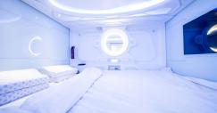 Llega el primer hotel cápsula a España y es mucho más 'lujoso' de lo que crees