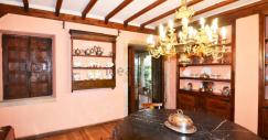 Destacan los muebles de madera maciza