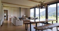 Con grandes ventanales para disfrutar del exterior
