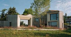 Construida con madera prefabricada