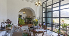 Un salón contemporáneo y con vistas