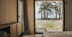 Estas casas prefabricadas se encuentran rodeadas de naturaleza