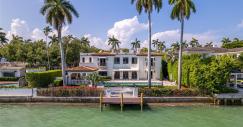 El complejo incluye tres villas y un parque privado