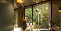 Salón y dormitorio con ventanales