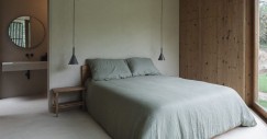 Dormitorio pequeño con baño