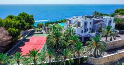 Esta fabulosa mansión cuenta con 2.000 m2 sobre una parcela de más de 3.500 m2
