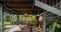 Planta baja con escaleras de acceso
