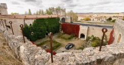 Gran jardín del castillo de Sotopalacios, conocido como el Palacio del Cid