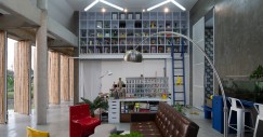 Interior con muebles de colores