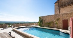 Piscina en el castillo de Verdière, en la Provenza francesa