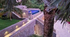 Piscina privada del resort de lujo eficiente en Dominica