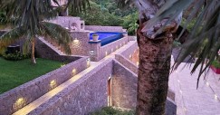 Piscina privada del resort de lujo eficiente en Dominica