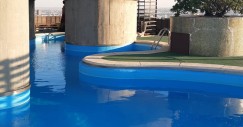 Piscina en Torres Blancas