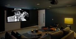 Se vende una propiedad del difunto Matthew Perry en Hollywood. Sala de cine