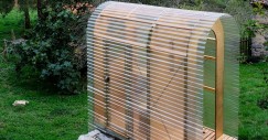 El baño parece una obra de arte contemporáneo y, por su estética, se asemeja a un tipo de experimento espacial.