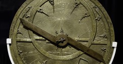 Pieza construida en latón por el matemático Ibrahim ibn Sa'id al-Shali, en el siglo XI.