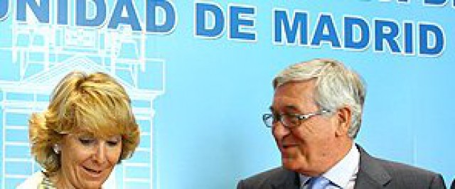 esperanza aguirre junto al presidente de la patronal de promotores asprima