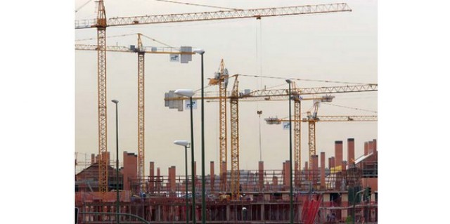 volverán a verse grúas en españa en 2011, según el gobierno