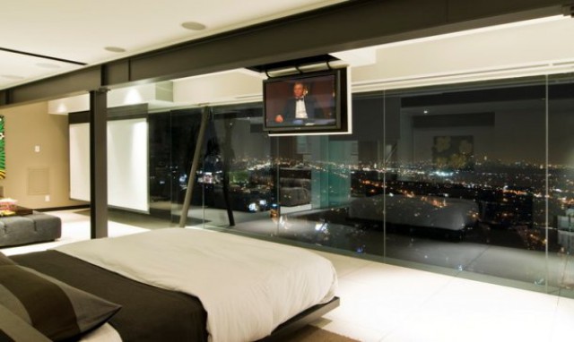 dormitorio principal con vistas a la ciudad de los ángeles