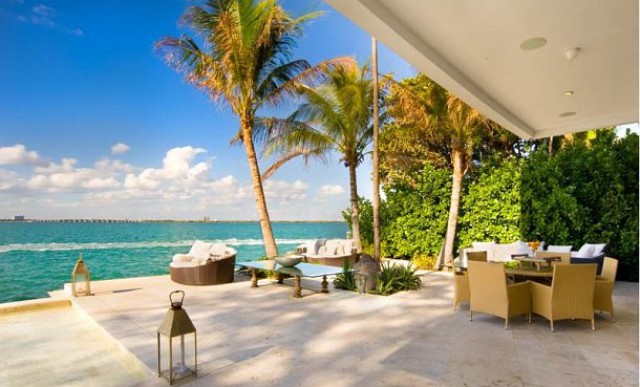 impresionantes vistas al mar desde la terraza de la villa
