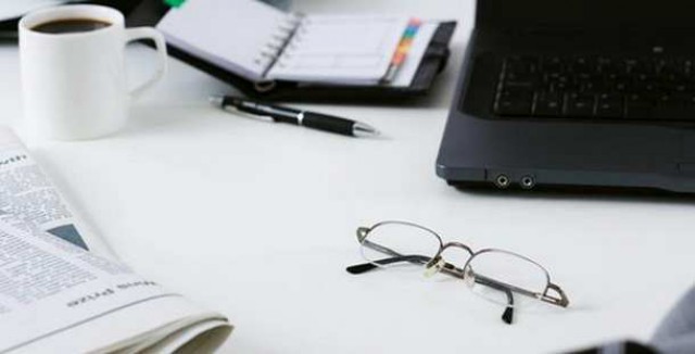 el café y el periódico, fuera del horario laboral