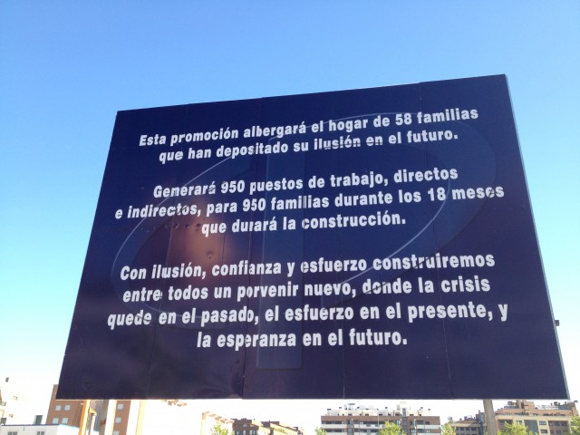 valla de cp grupo en su promoción de viviendas en montecarmelo de madrid (foto: césar oteiza)