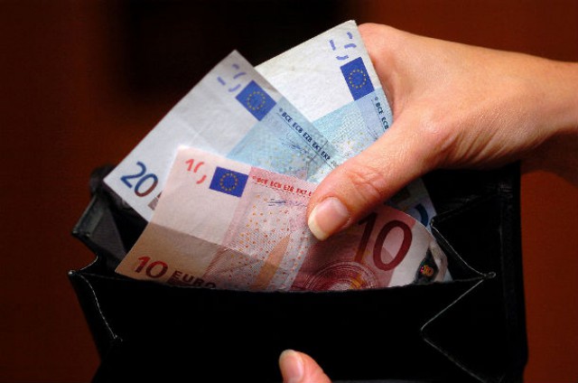 la ocu pide que notarios y registradores devuelvan lo cobrado de más