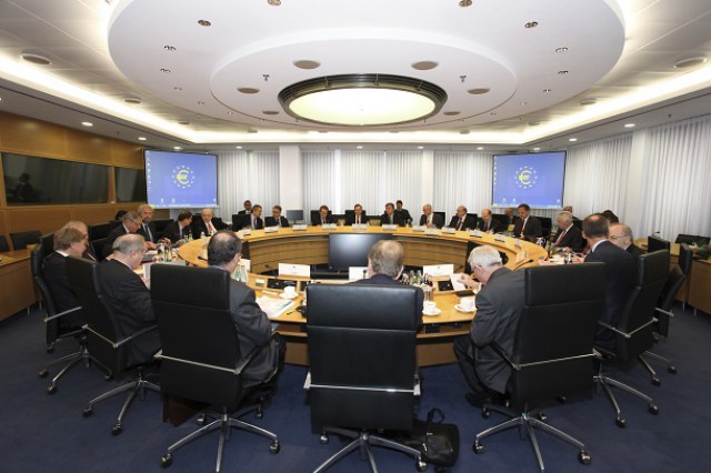 los consejeros del bce decidir rebajar el precio del dinero