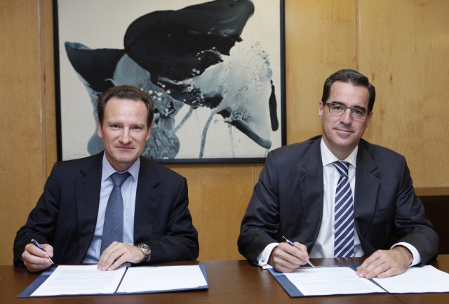 Jaime Sáenz de Tejada, director de España y Portugal de BBVA, y Walter de Luna, director general de Sareb