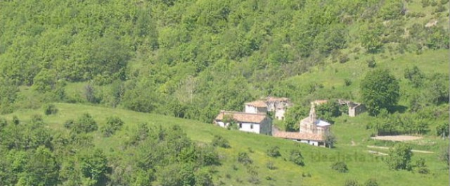 vista panorámica del pueblo medieval "borgo valle piola"